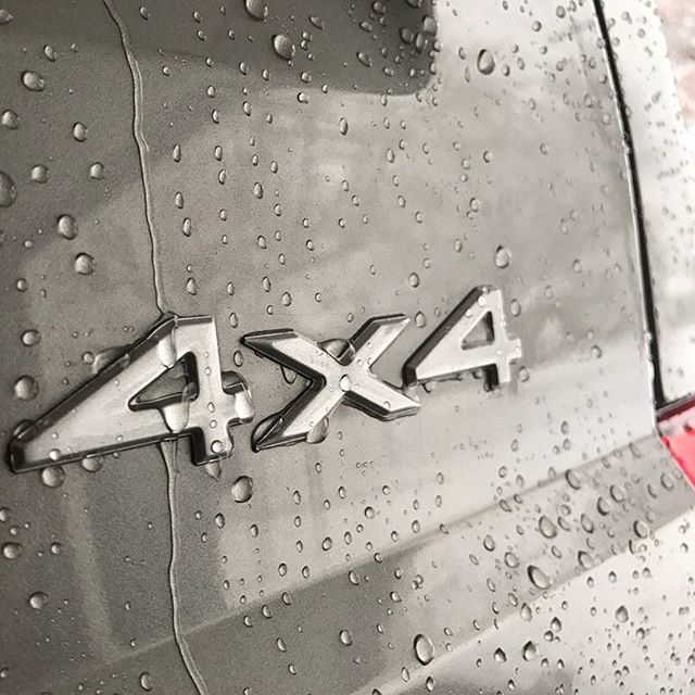 Of course, the first winter I own a 4x4 it doesn't snow nearly enough. Fingers crossed for February!⠀
⠀
#jeep #xj #cherokee #jeepxj #xjlife #ironandtweed