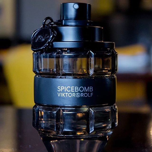 If you want a cologne that gets constant compliments try Spicebomb. See my full review at Iron & Tweed by clicking the link in my bio. ⠀
⠀
#fragrance #perfume #cologne #scent #scentoftheday #fragrancecollection #eaudeparfum #menswear #fashion #sartorial #style #menwithclass #mensfashion #mensstyle #ootd #gq #sprezzatura #wiwt #dapper #look #tailoring #mnswr #menwithstyle #nofilter #instagood #photooftheday #ironandtweed